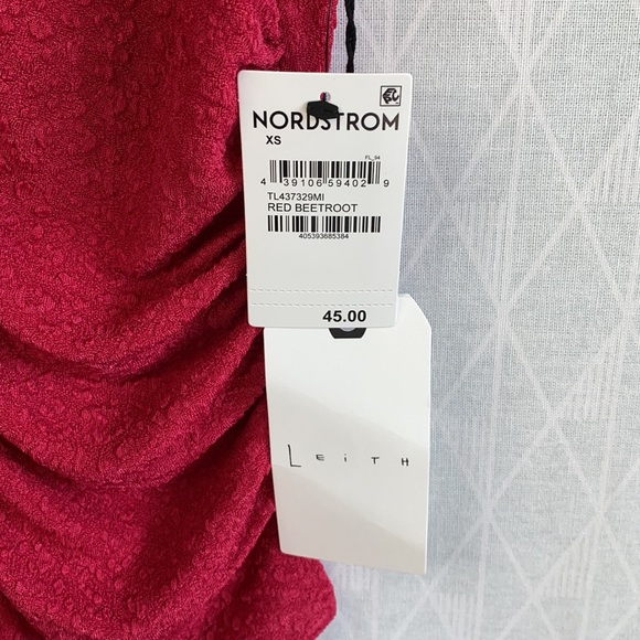 Leith Sleeveless Ruched V-Neck Bodysuit - Picture 8 of 10